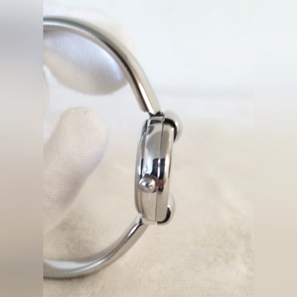 Authentic Vintage GUCCI Ladirs Wrist Watch 1400L - Picture 5 of 12